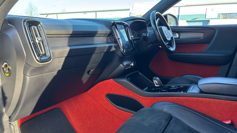 Volvo Xc40 2.0 T4 R DESIGN Pro 5dr AWD Geartronic Petrol Estate